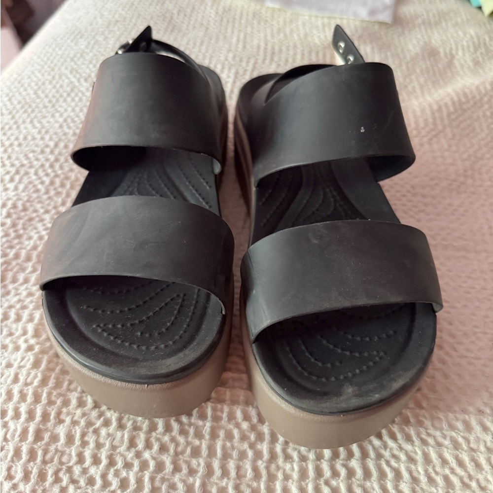 Wide CROCS Brooklyn Platform Sandals